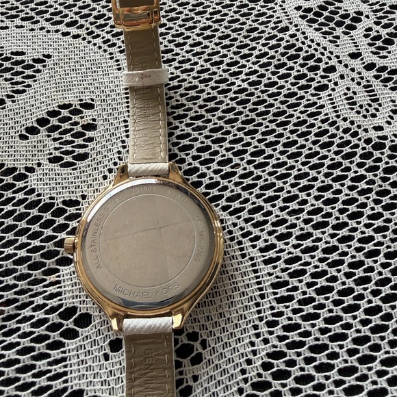 Michael Kors Gold-Tone Logo Dial Watch with White Textured Strap - Picture 4 of 4